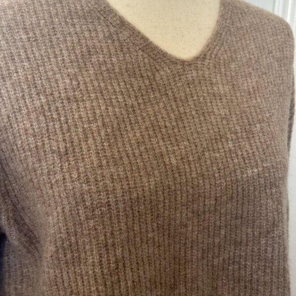 Premium Lambswool Ribbed V Neck Sweater Uniqlo M - Picture 2 of 6